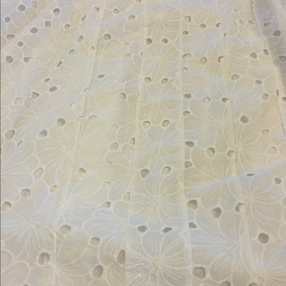 Extro&Vert Ada Flutter-Sleeve Broderie
Midi Dress - Picture 13 of 13